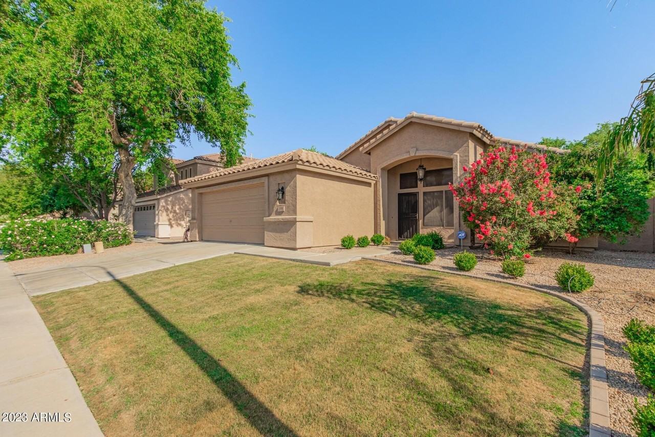 295 W Goldfinch Way - Photo 5 of 35