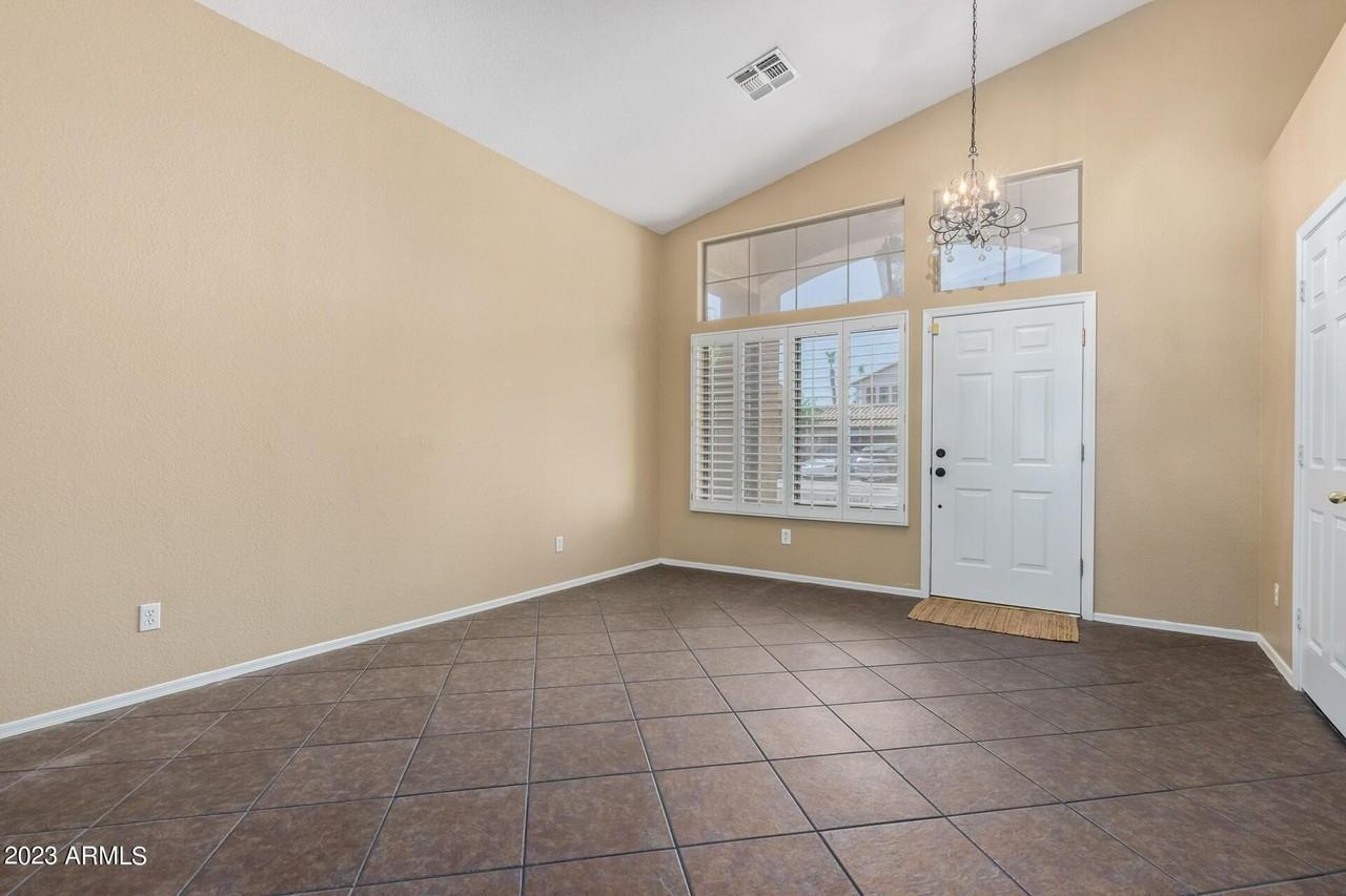 295 W Goldfinch Way - Photo 7 of 35