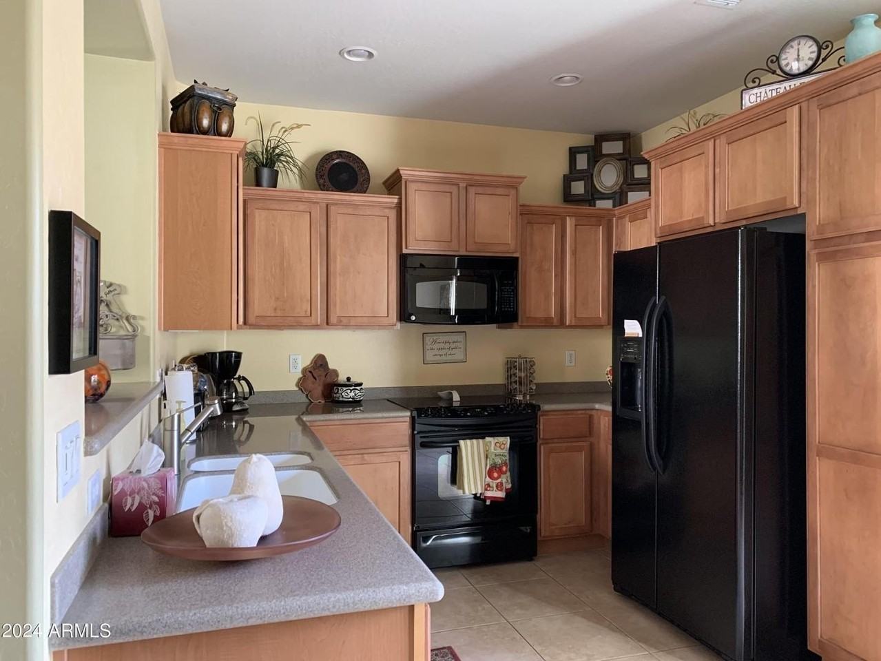 1940 W Faria Ln - Photo 2 of 13