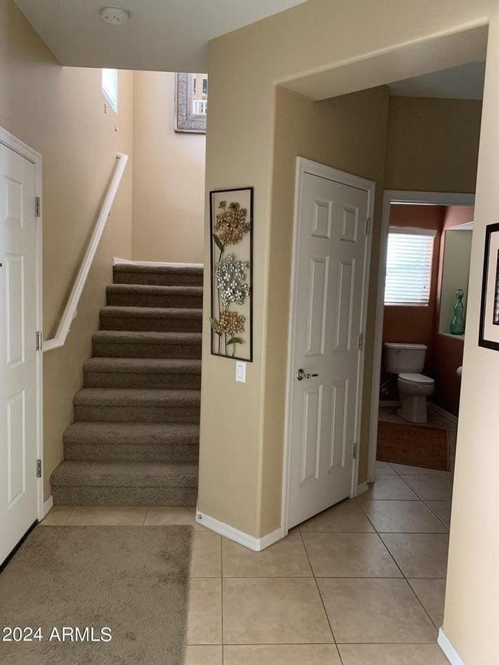 1940 W Faria Ln - Photo 4 of 13