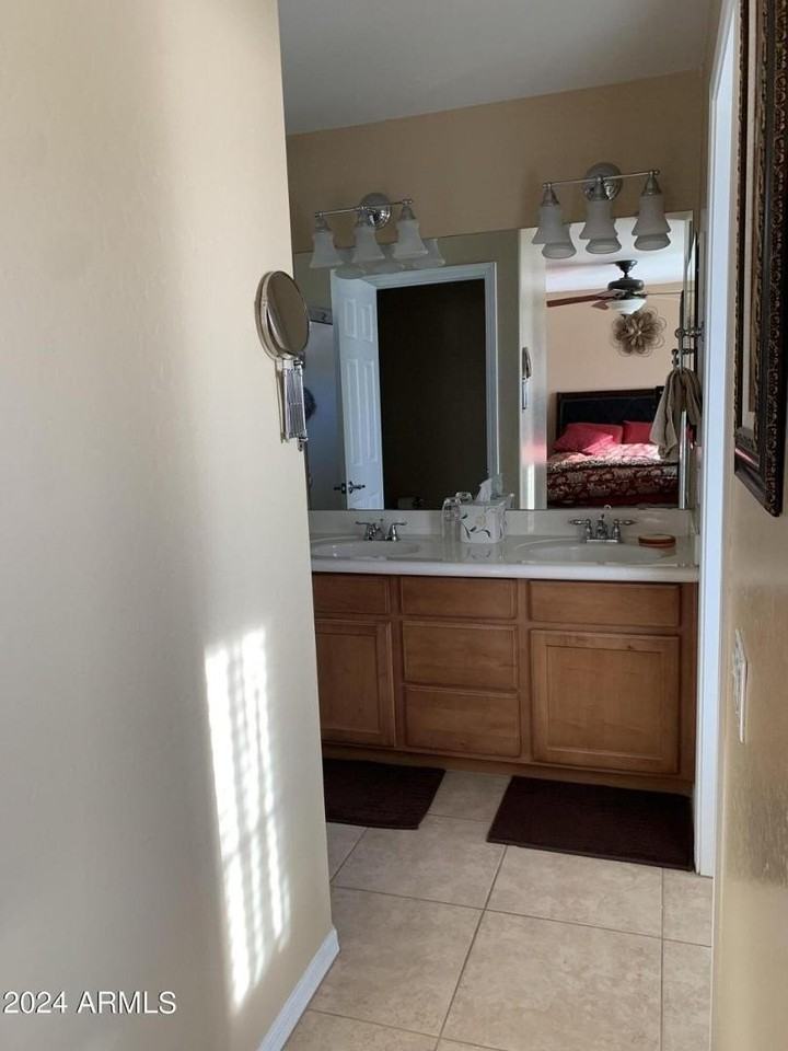 1940 W Faria Ln - Photo 6 of 13