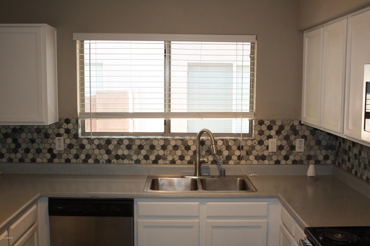 6123 N 135th Dr - Photo 5 of 19