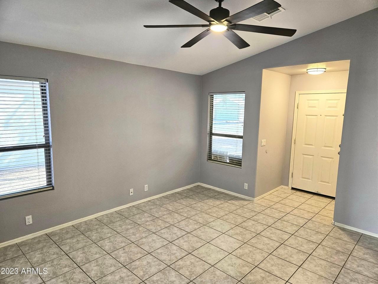 15734 W Young St - Photo 4 of 19