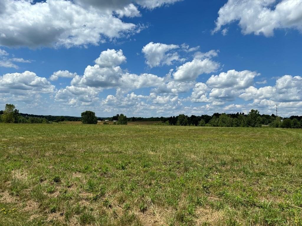 Dakota Dr - Photo 2 of 5