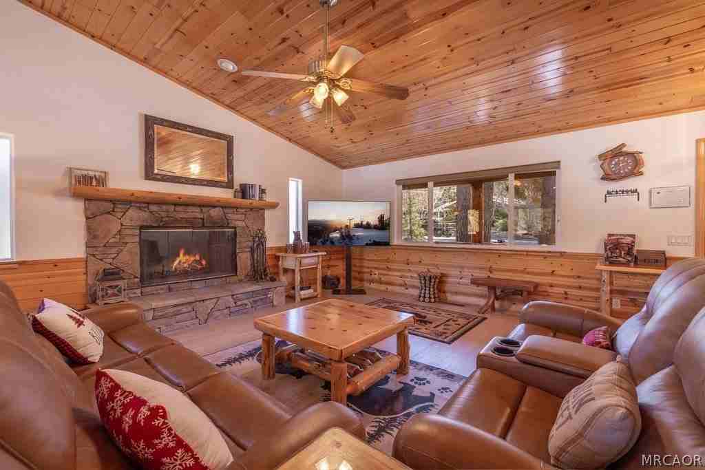 189 Oriole Dr - Photo 4 of 32