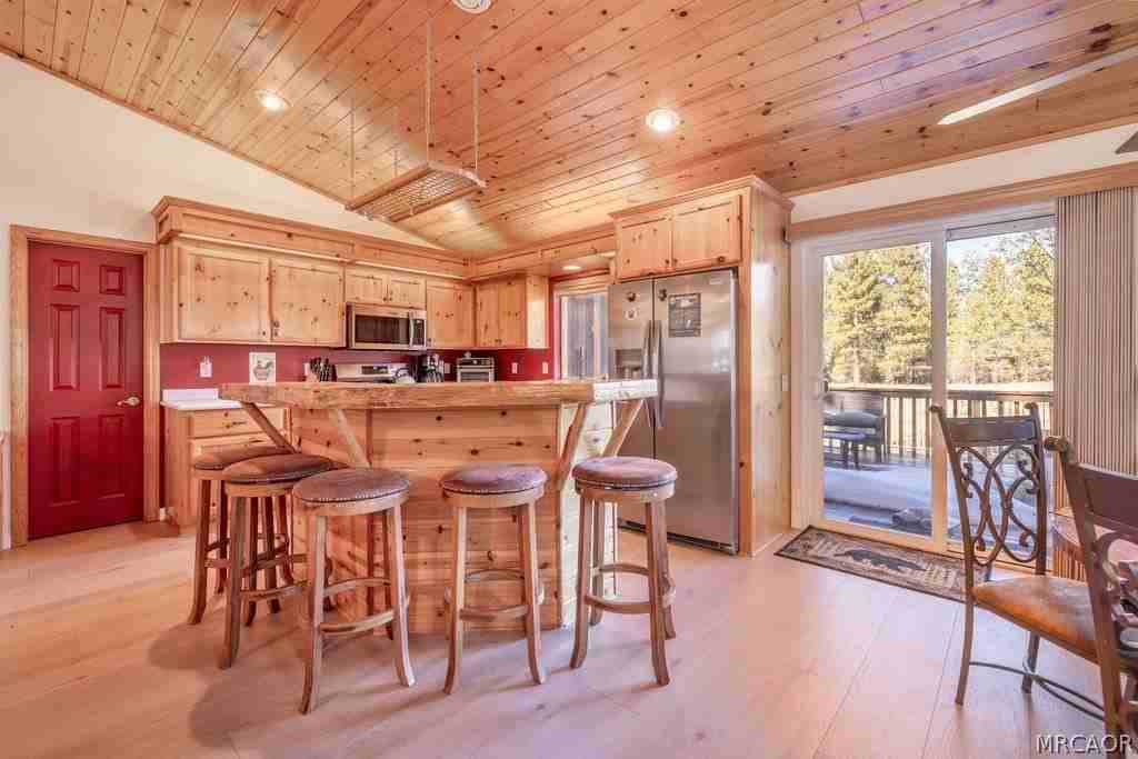 189 Oriole Dr - Photo 7 of 32