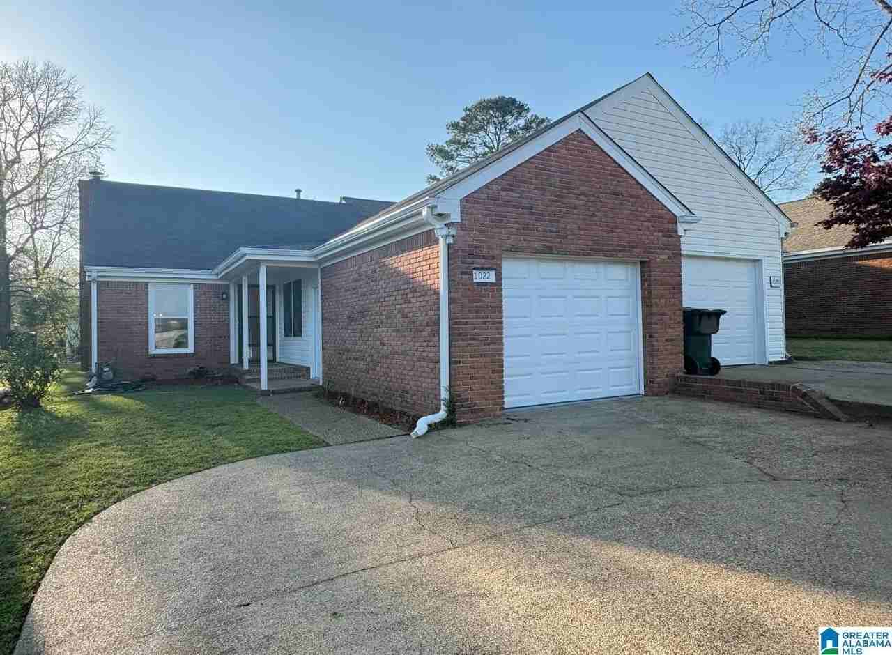 1022 Vestavia Manor Dr - Photo 2 of 23