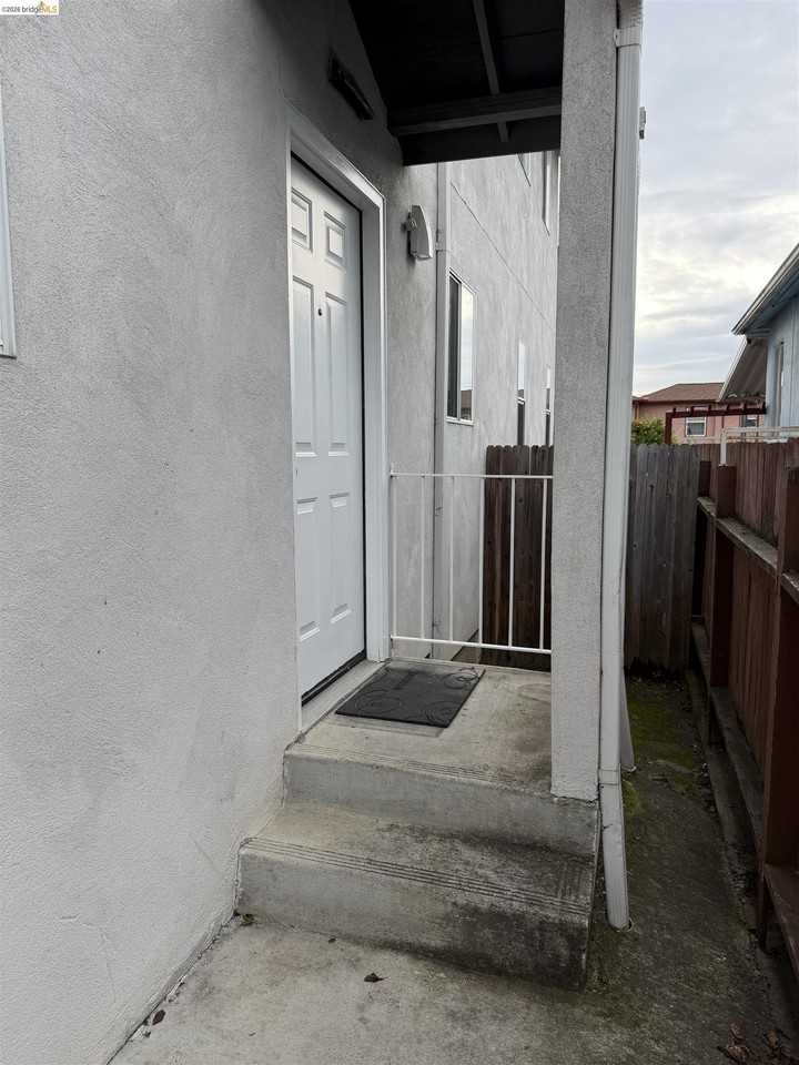 525 Clayton Ave - Photo 2 of 20