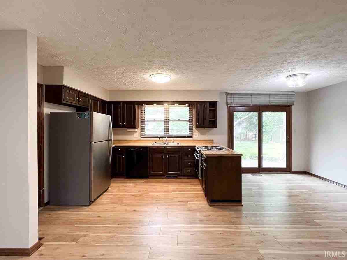 1633 S Greenfield Ct - Photo 5 of 27