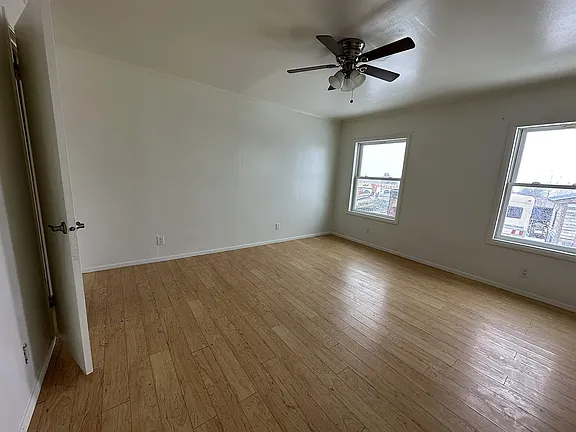 205 Holland Ln - Photo 2 of 7