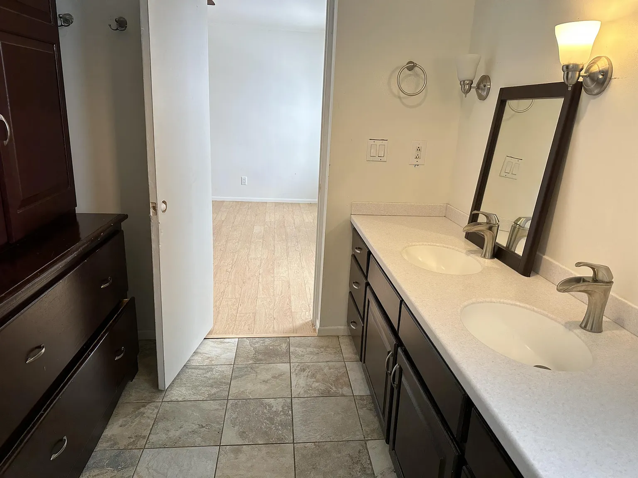 205 Holland Ln - Photo 4 of 7