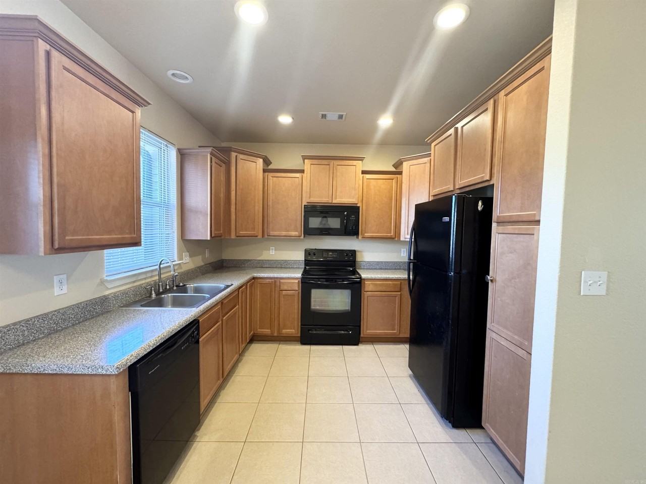 106 Shadow Peak Ln - Photo 4 of 17