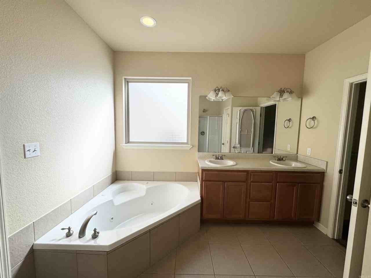 106 Shadow Peak Ln - Photo 6 of 17