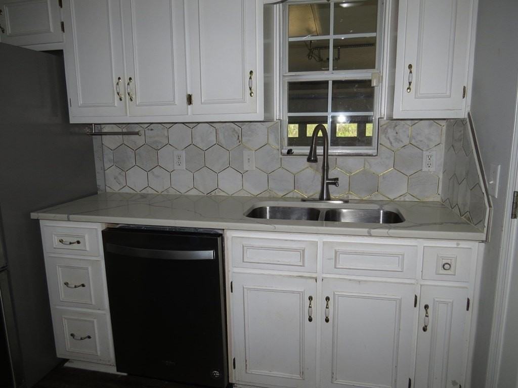 Lee Rd - Photo 7 of 23