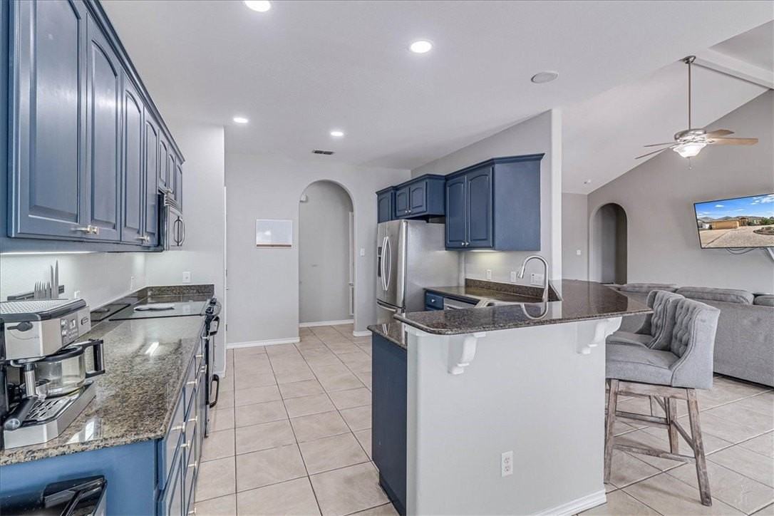 13914 Sea Anchor St - Photo 3 of 40