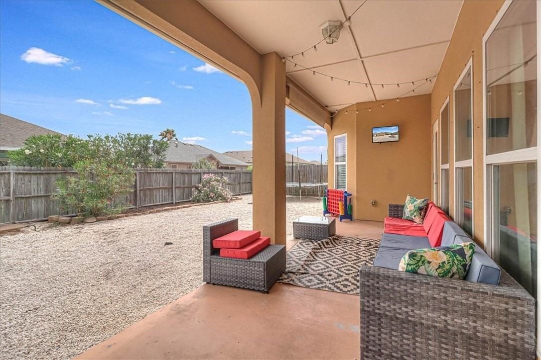 13914 Sea Anchor St - Photo 5 of 40