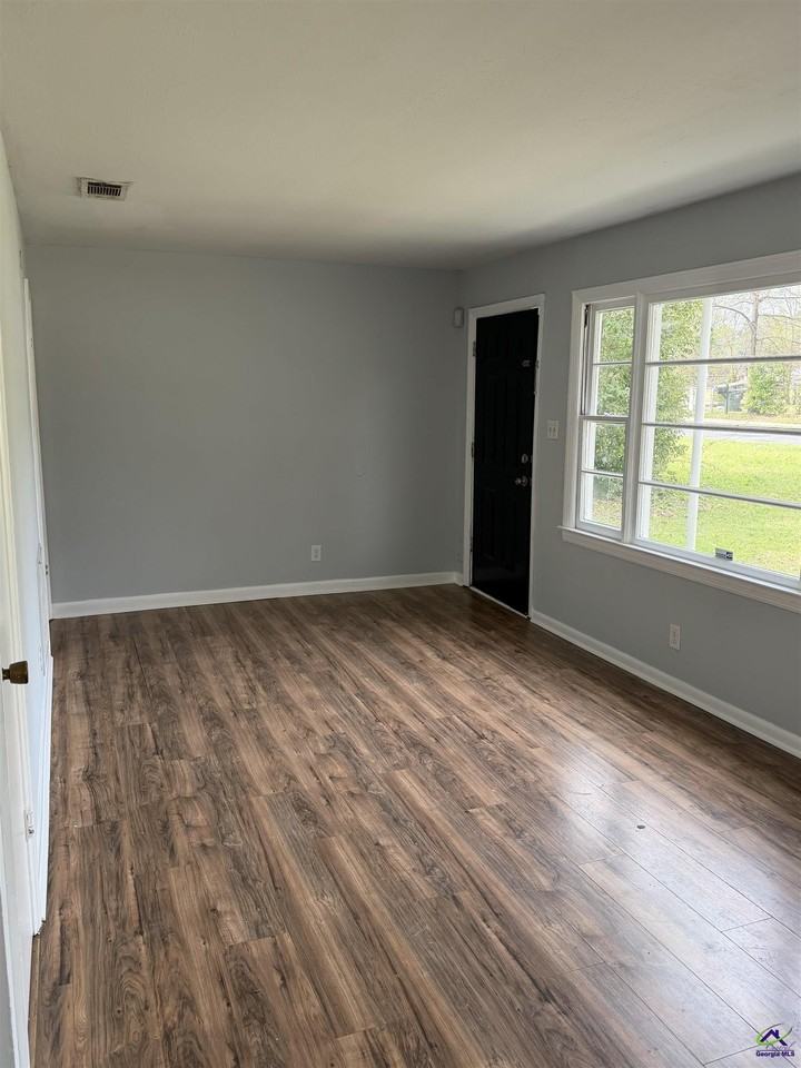 202 Ruzelle St - Photo 3 of 10