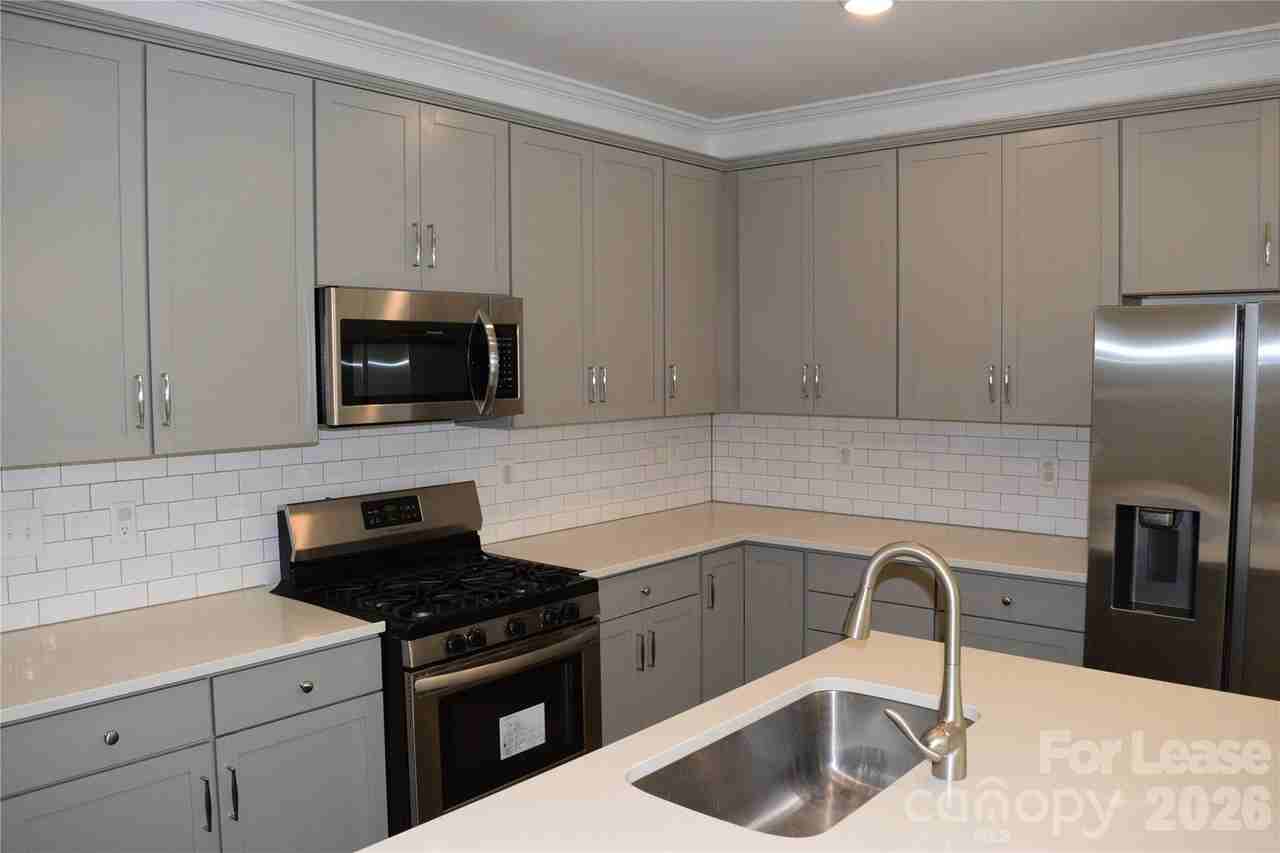 4011 Rothwood Ln - Photo 5 of 21