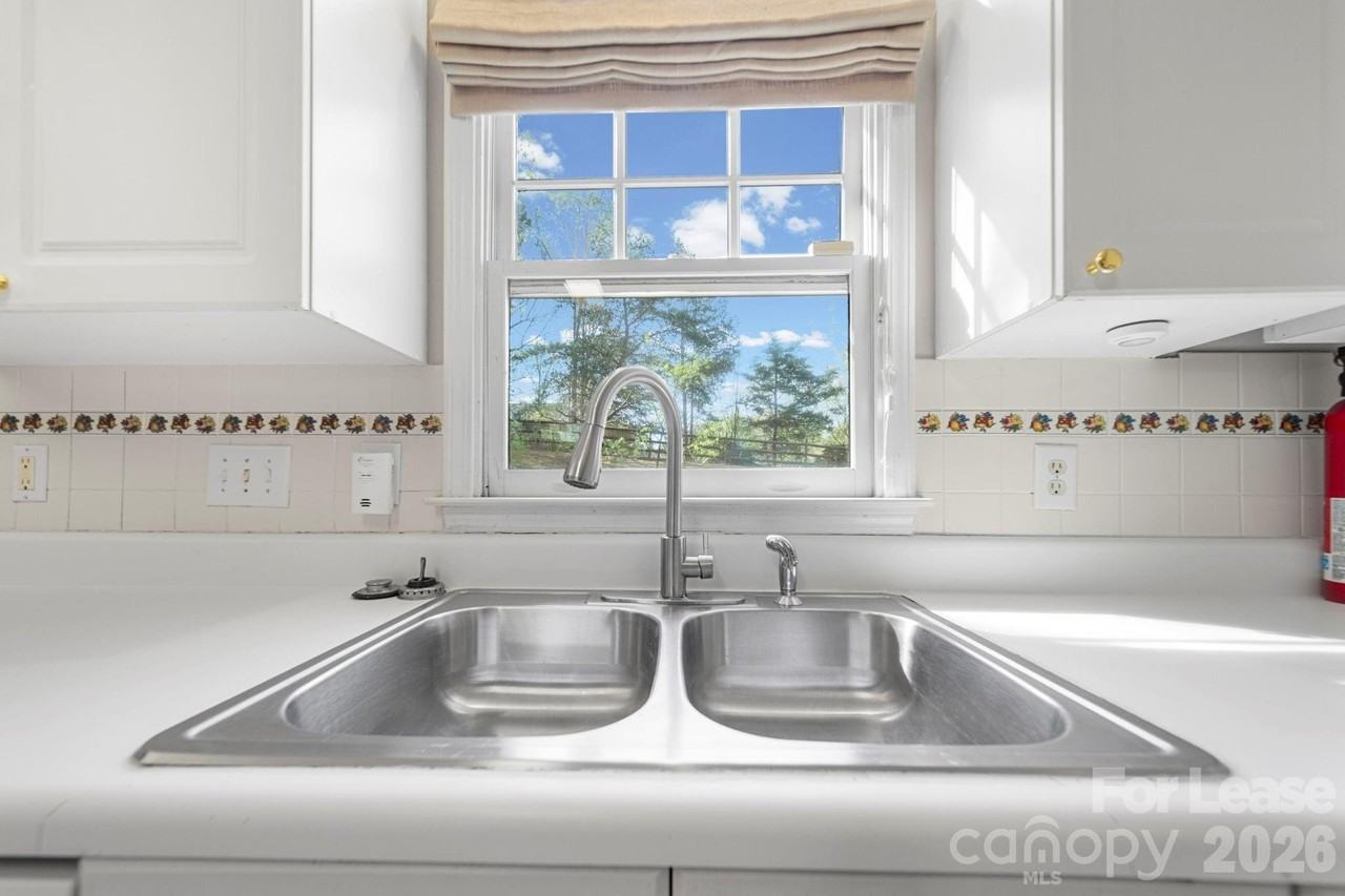 214 Southern Cross Ln - Photo 7 of 43