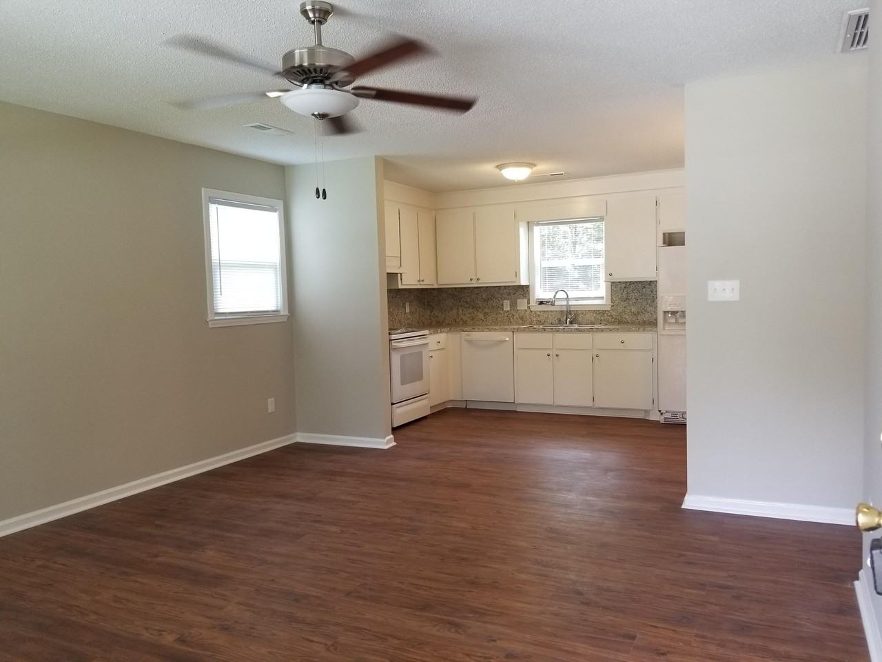 148 Giles Dr - Photo 4 of 10