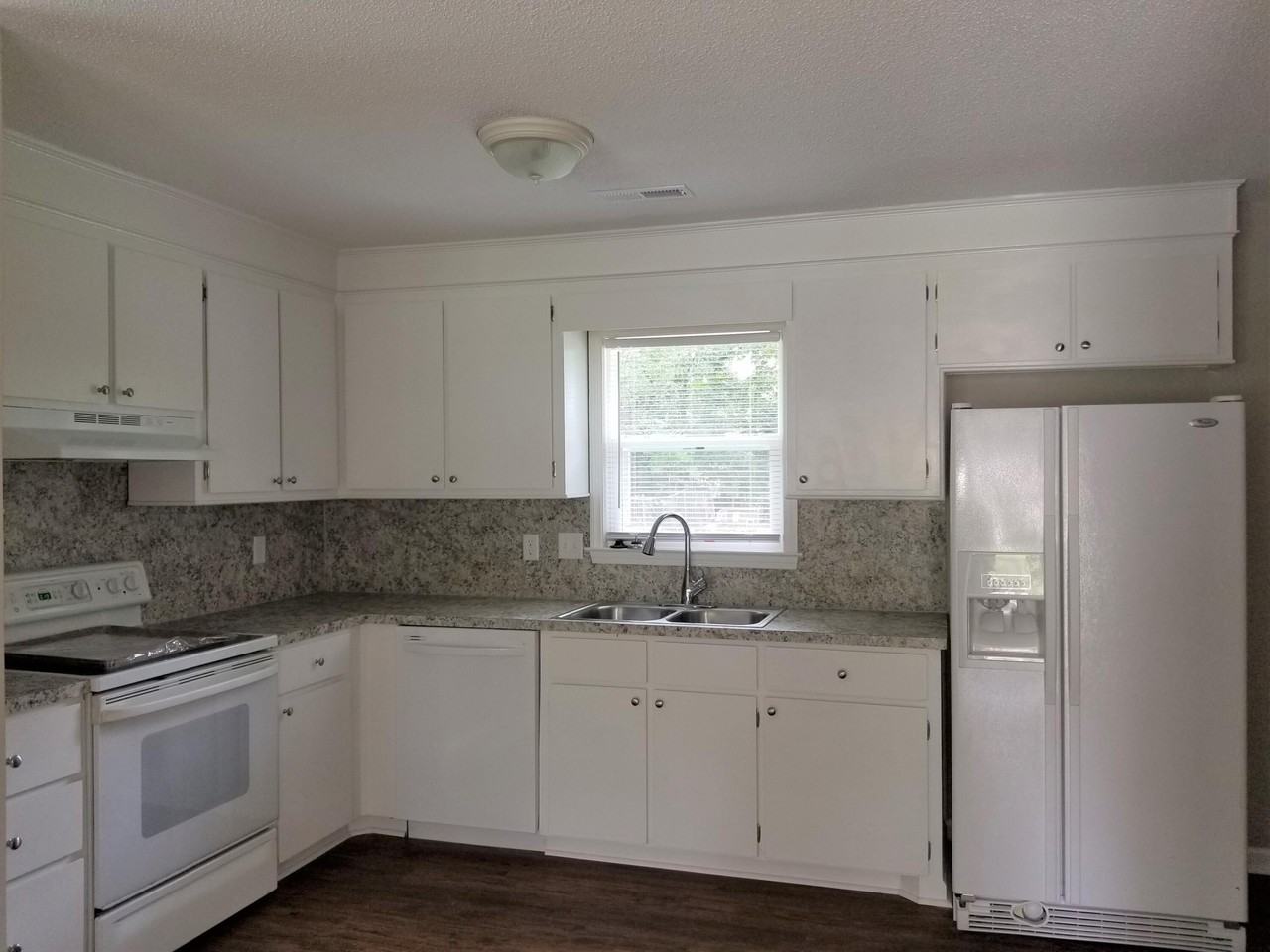 148 Giles Dr - Photo 5 of 10