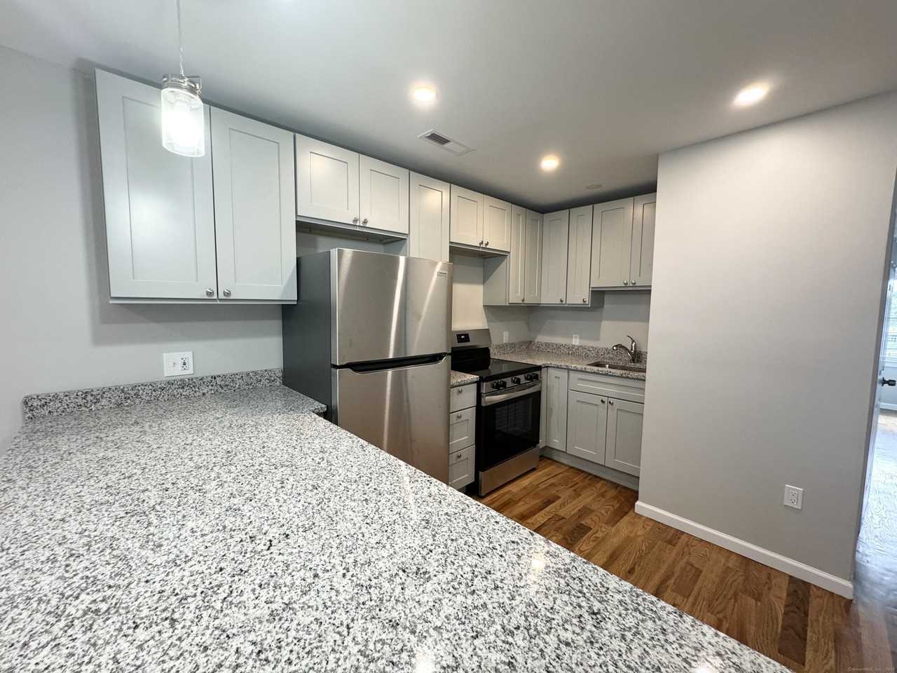 109 Churchill St 3rd Fl - Photo 6 of 13