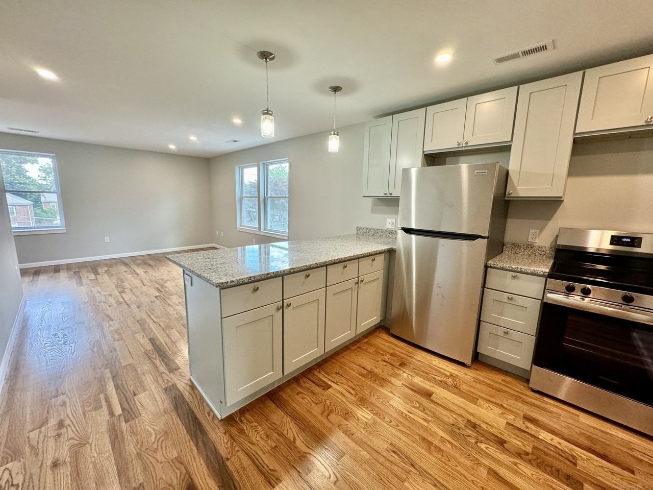 109 Churchill St 3rd Fl - Photo 7 of 13