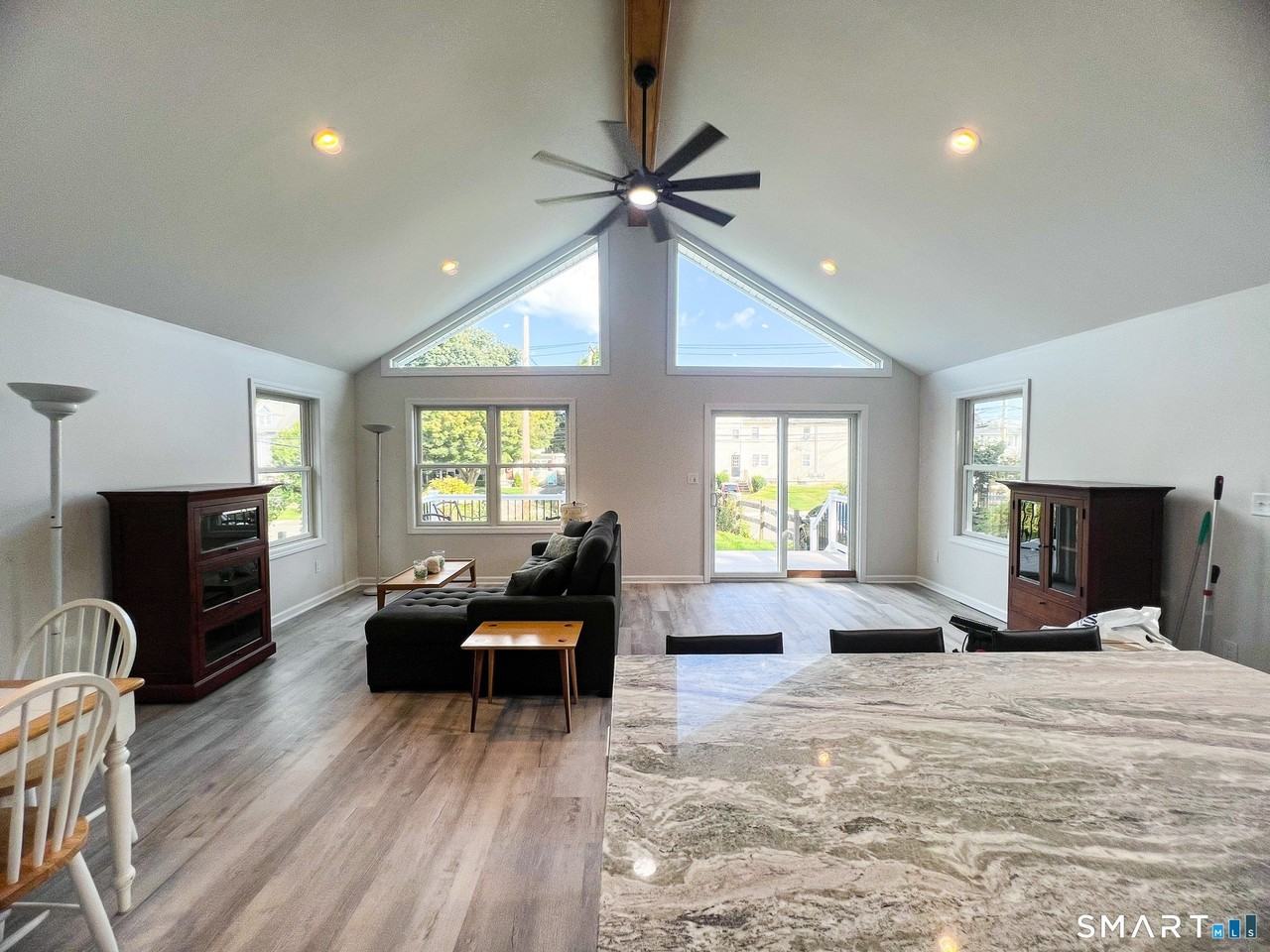 1088 E Broadway - Photo 3 of 15