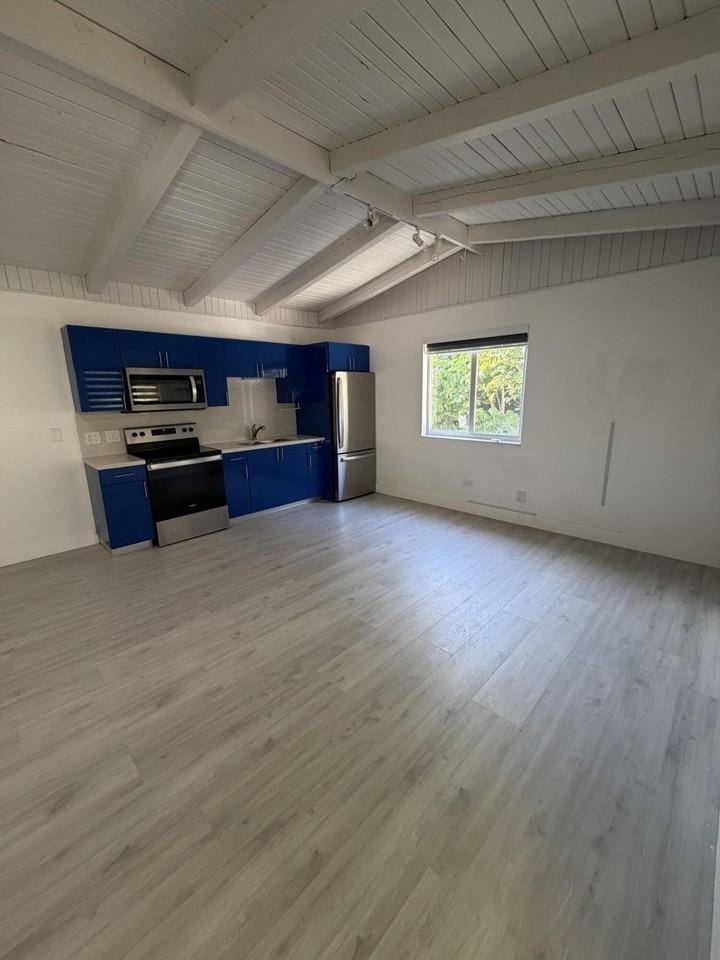 7 Sunset Rd #5 - Photo 2 of 7