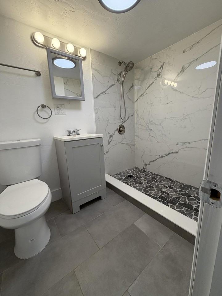 7 Sunset Rd #2 - Photo 4 of 5