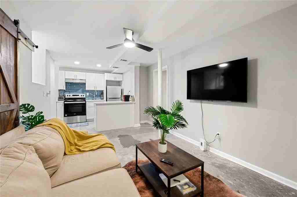 653 Somerset Ter Ne #3 - Photo 3 of 16