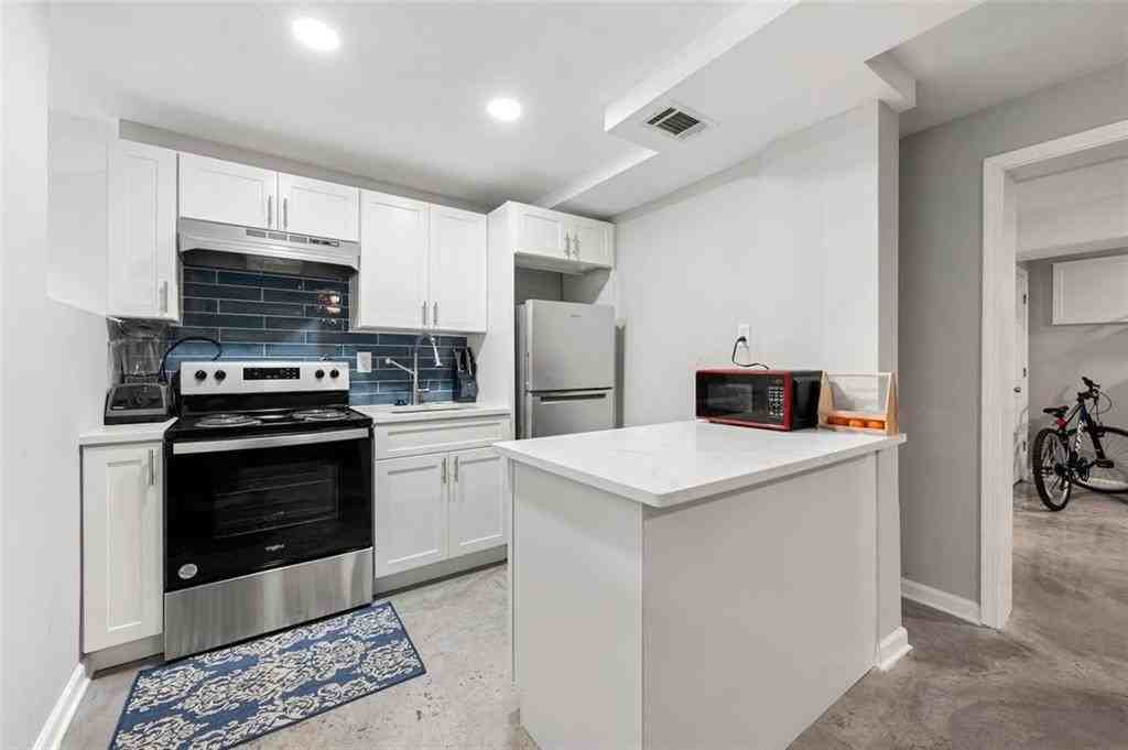 653 Somerset Ter Ne #3 - Photo 7 of 16