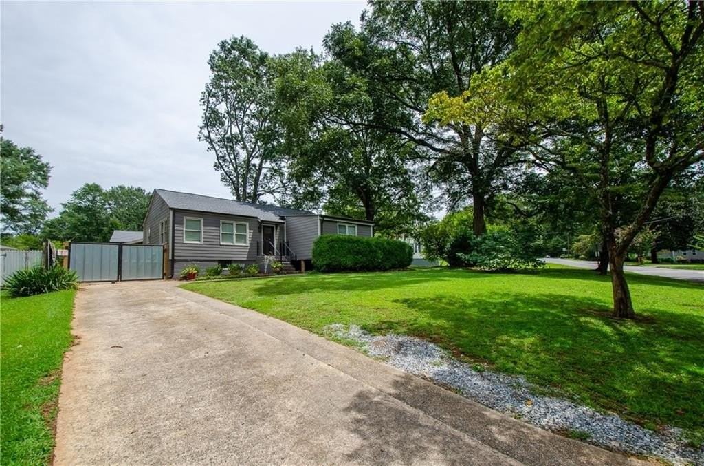 729 Sunnybrook Dr - Photo 2 of 49