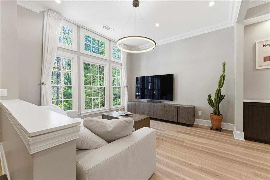 2910 Hermance Dr Ne - Photo 6 of 32