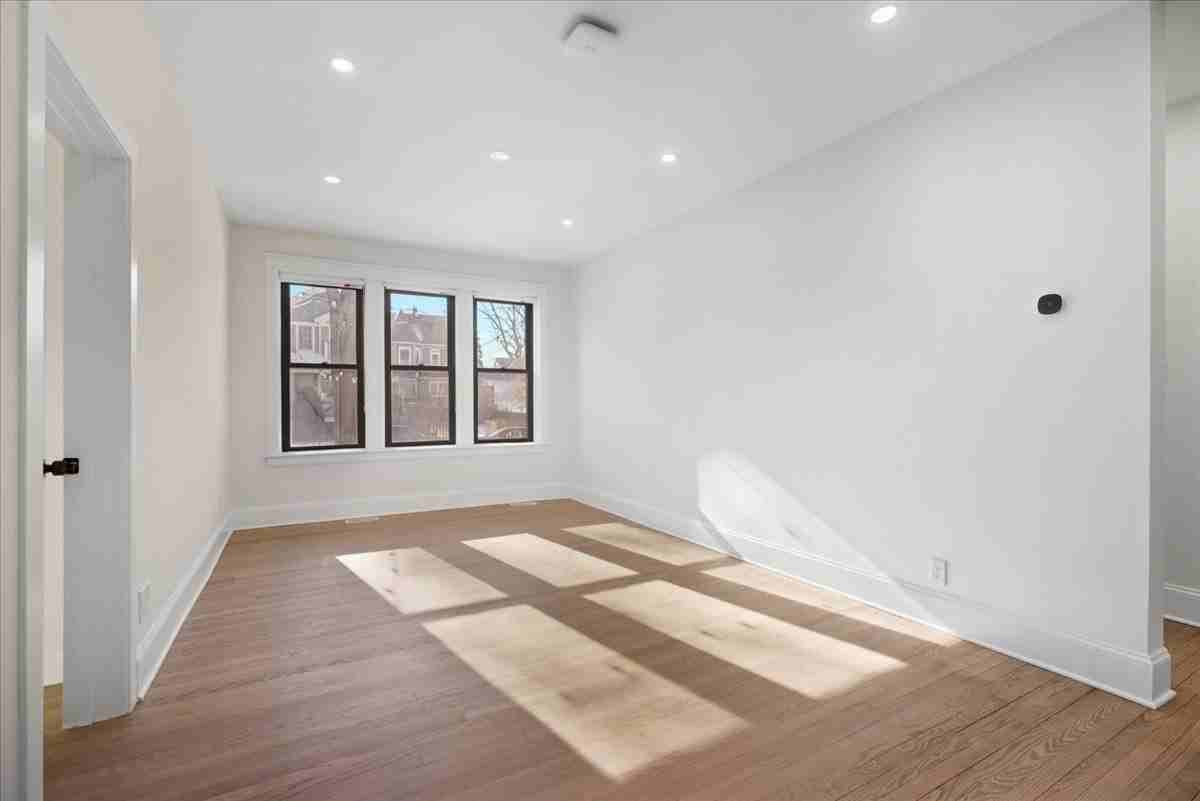 4636 N Hamilton Ave #01 - Photo 5 of 8