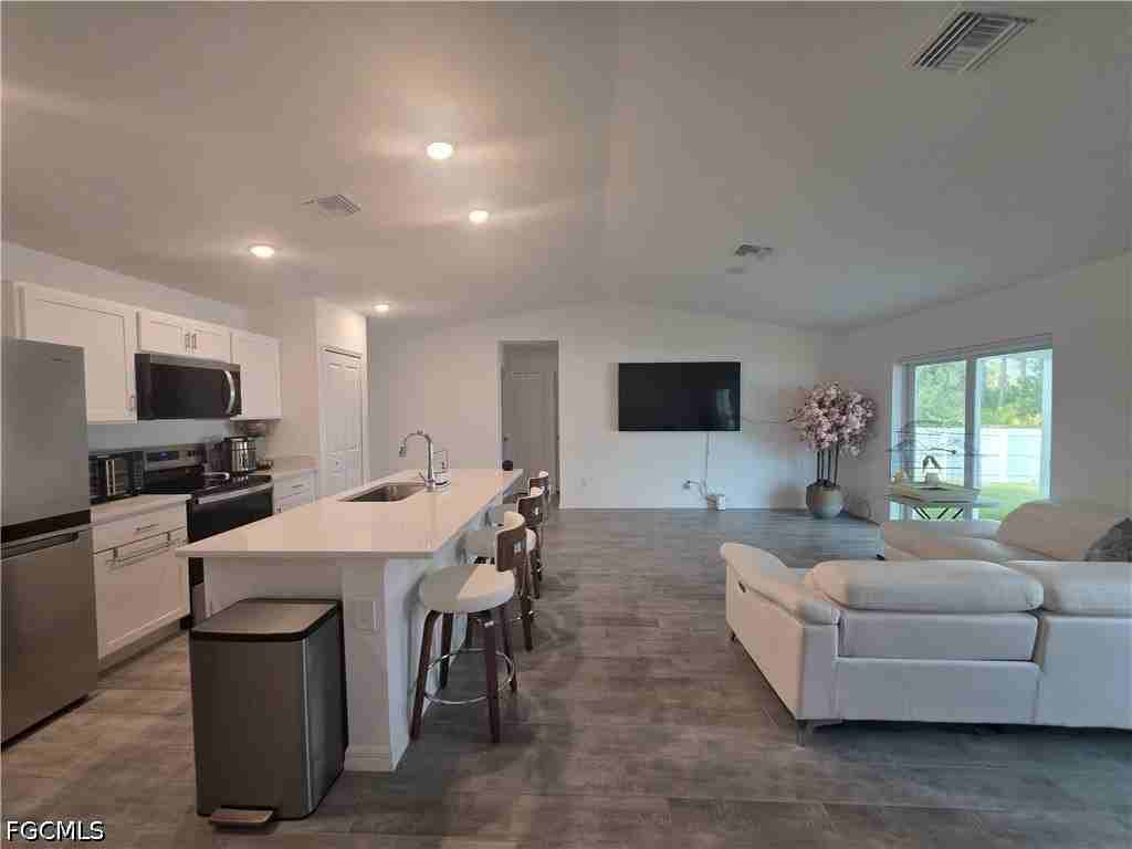 4421 Ne 15th Pl - Photo 2 of 14