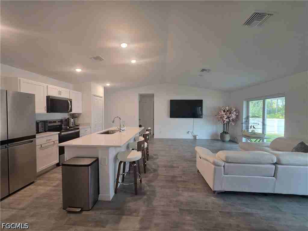 4421 Ne 15th Pl - Photo 3 of 14