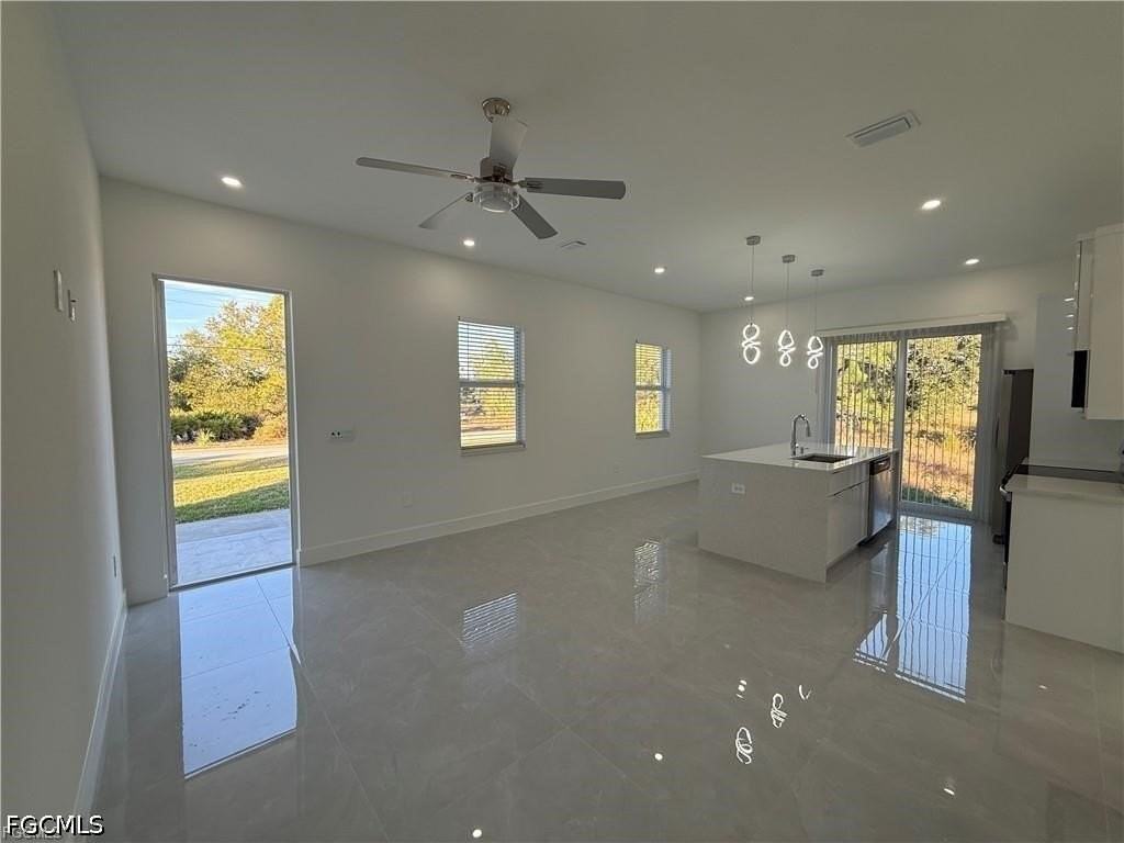 207 W 15th St - Photo 6 of 31