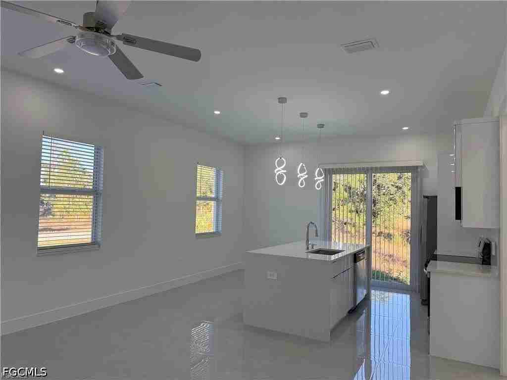 207 W 15th St - Photo 7 of 31