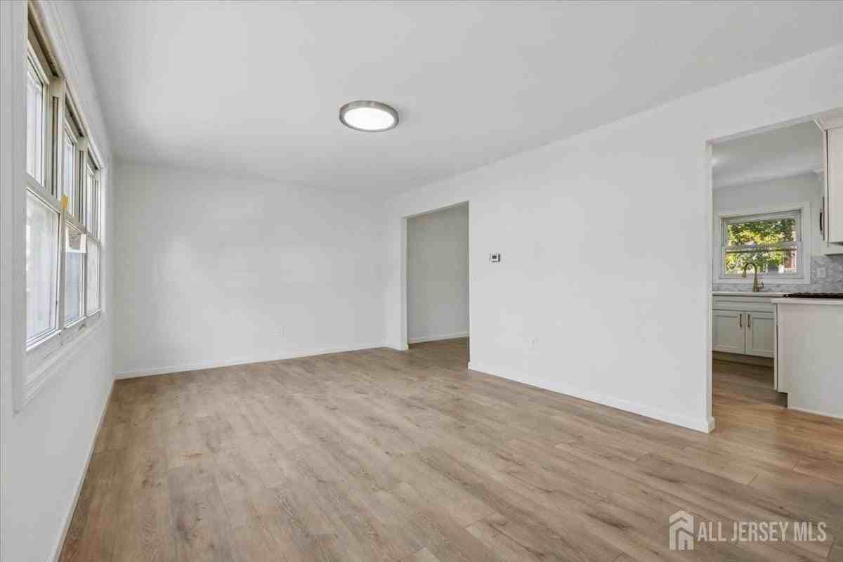 38 Lincoln Ave - Photo 2 of 18