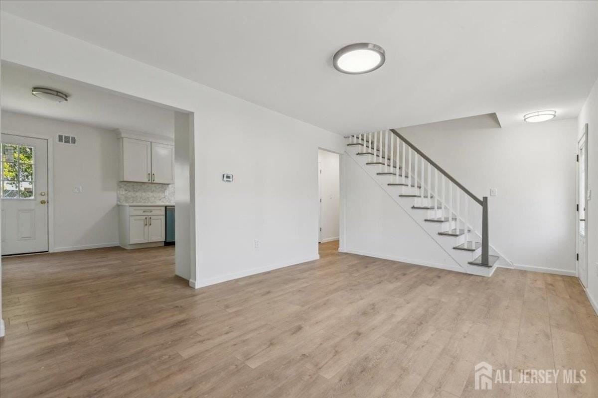 38 Lincoln Ave - Photo 3 of 18