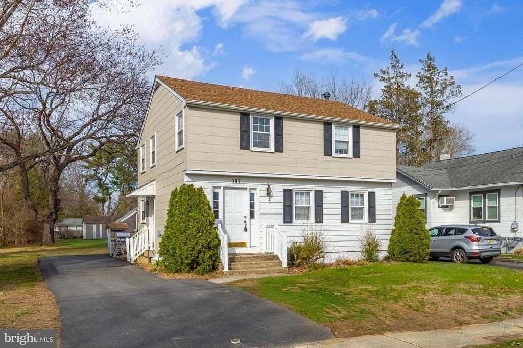 307 Dickinson Rd - Photo 2 of 15