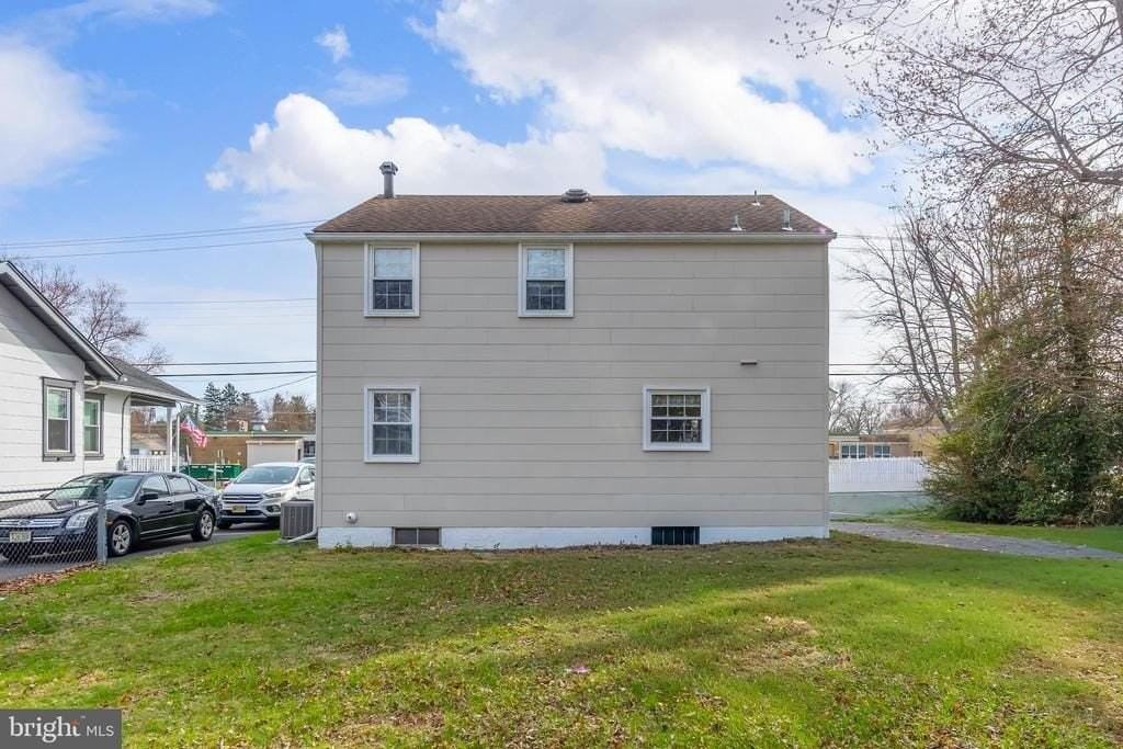 307 Dickinson Rd - Photo 4 of 15