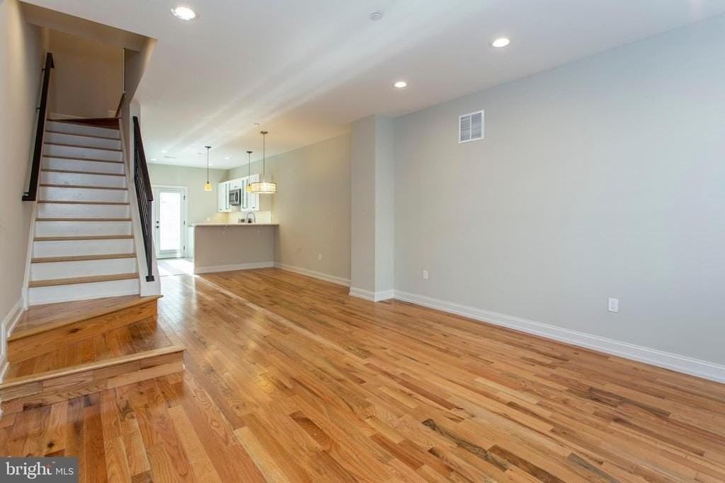 2052 Gerritt St - Photo 2 of 32