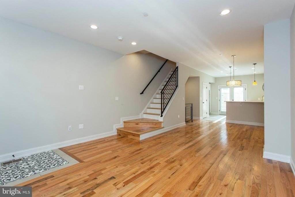 2052 Gerritt St - Photo 3 of 32