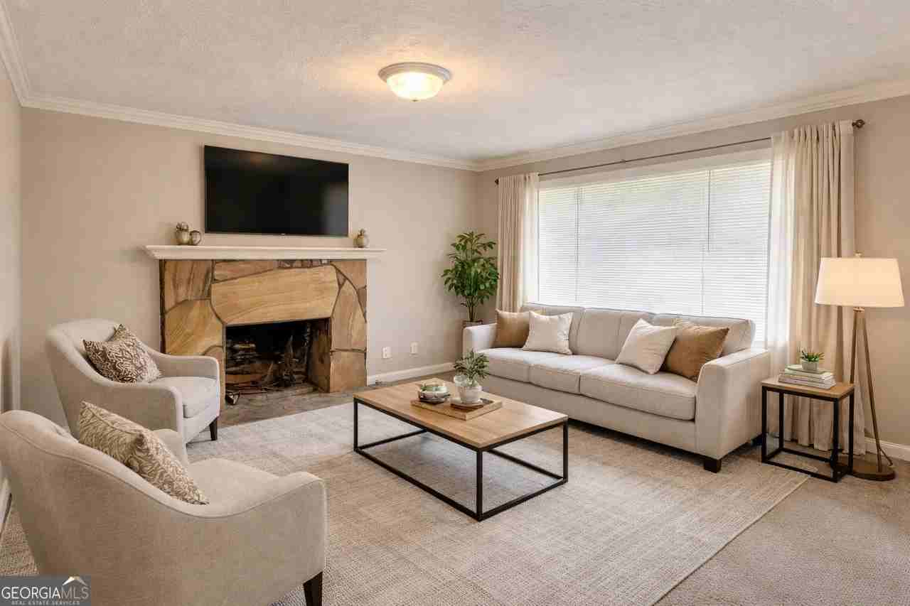 1589 Pinehurst Dr Sw - Photo 4 of 10