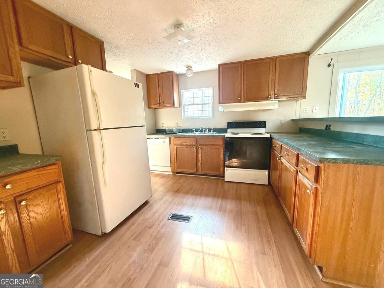 110 Little River Dr - Photo 4 of 11