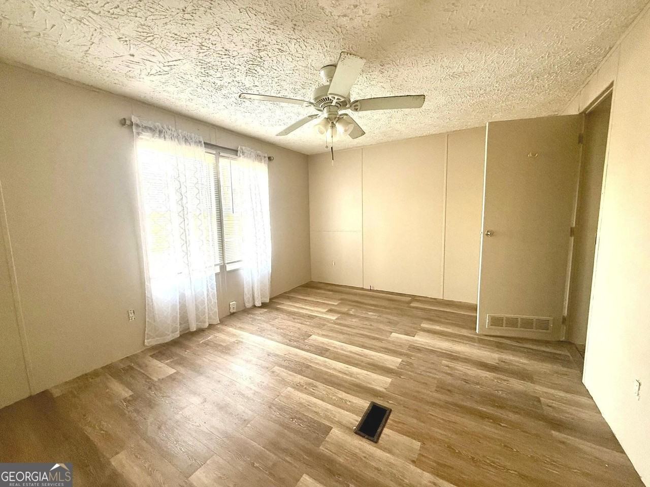 110 Little River Dr - Photo 6 of 11