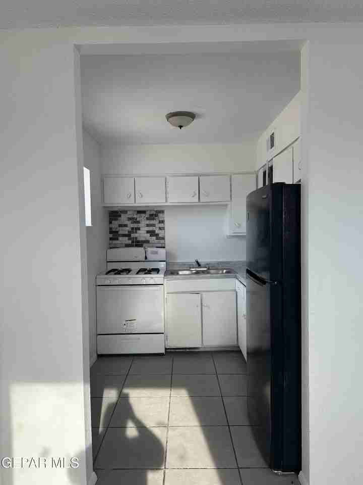 7828 West Dr Apt E - Photo 3 of 12