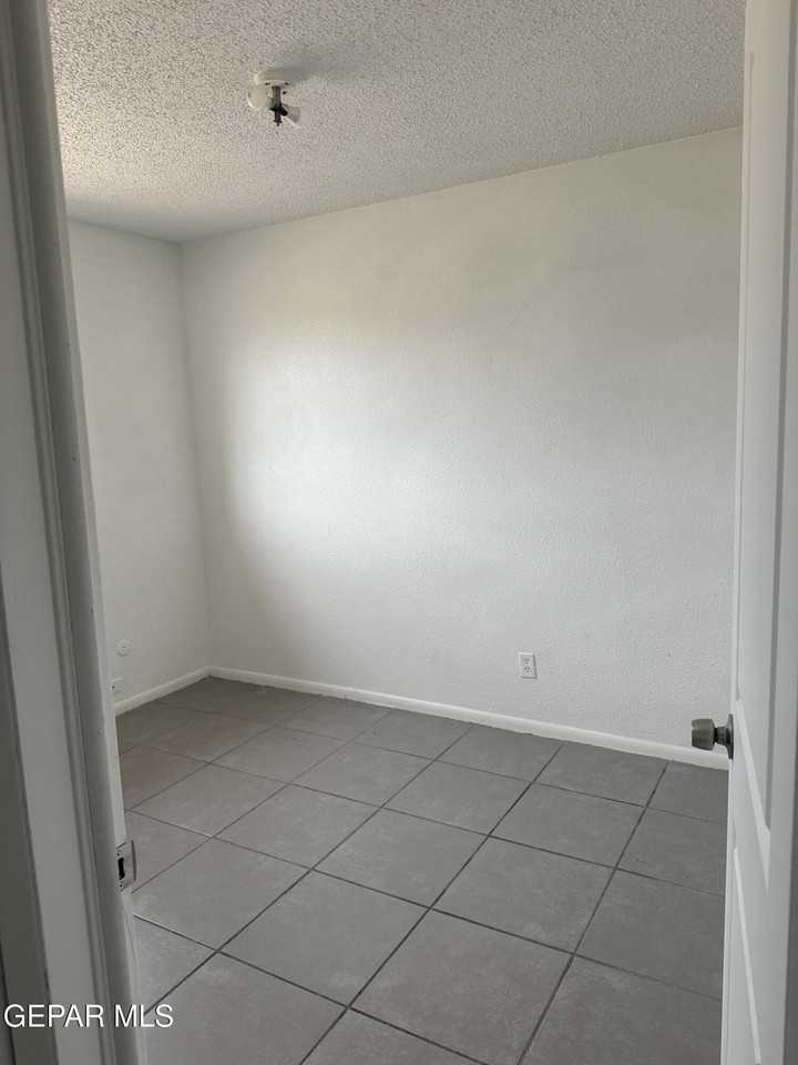 7828 West Dr Apt E - Photo 7 of 12